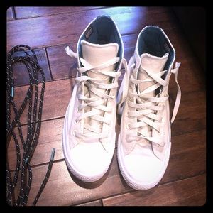 ✨Like New converse all start chuck taylors, tan